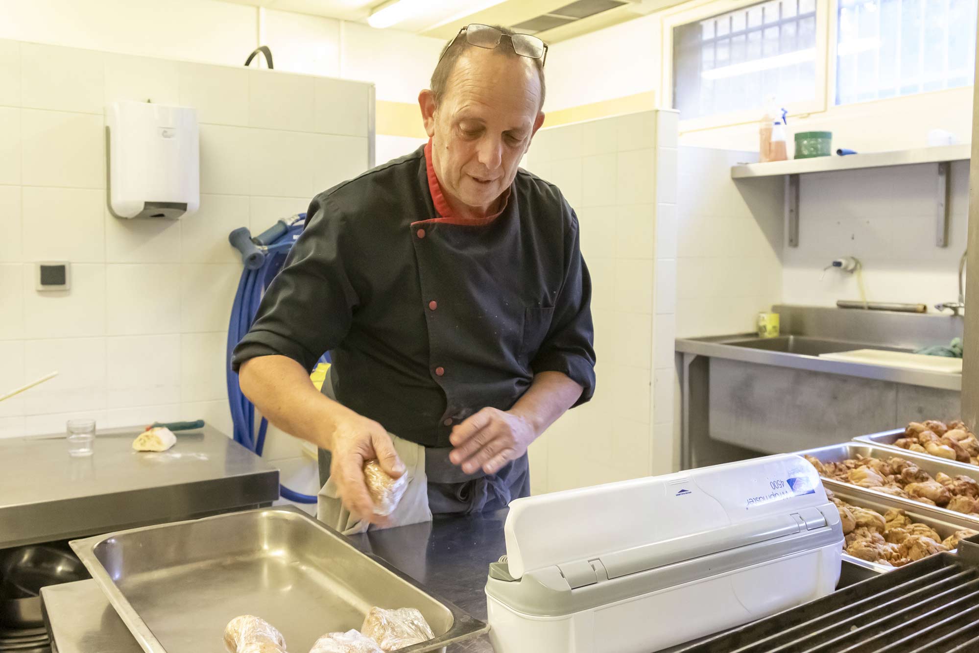 Le cuisinier en cuisine